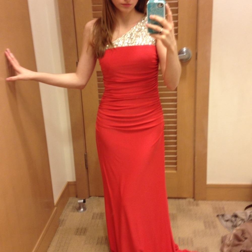 Cache One-Shoulder Gown